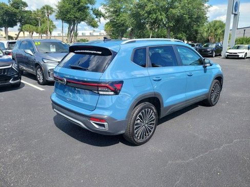 Certified 2025 Volkswagen Taos SE FWD image 31
