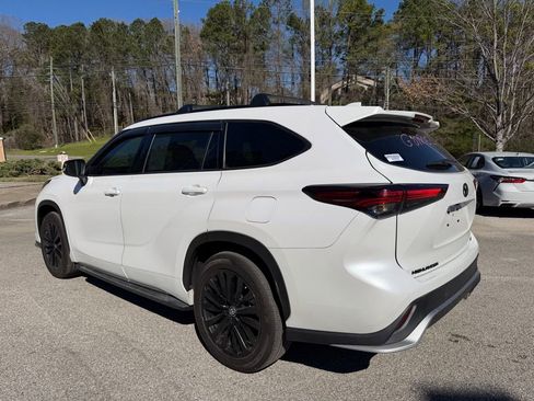 Used 2024 Toyota Highlander XSE image 2