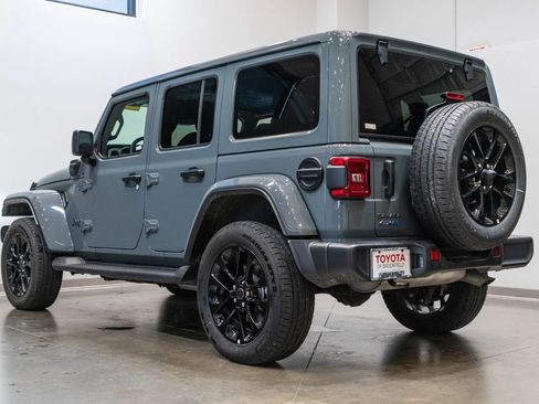 Used 2025 Jeep Wrangler Unlimited Sahara image 7