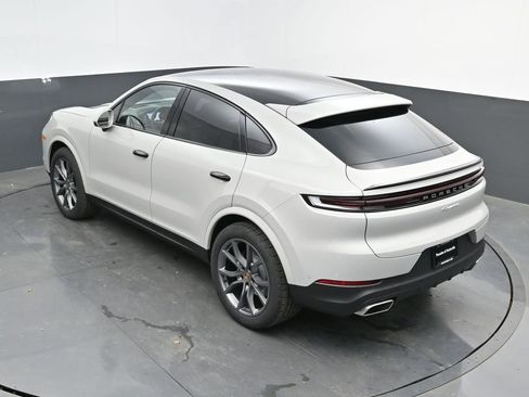 New 2025 Porsche Cayenne Coupe image 32