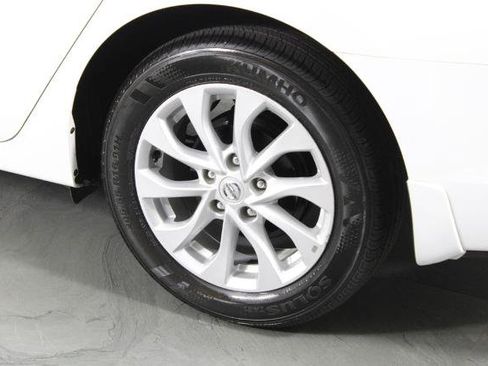 Certified 2019 Nissan Sentra SV FWD image 15