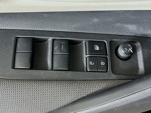 Used 2025 Toyota Corolla LE image 15