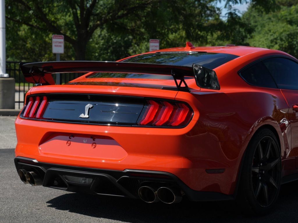 Used 2022 Ford Mustang Shelby GT500 w/ Carbon Fiber Track Pack RWD image 19