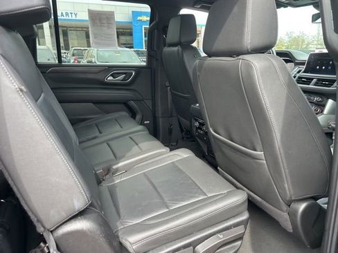 Used 2024 Chevrolet Suburban LT RWD image 31
