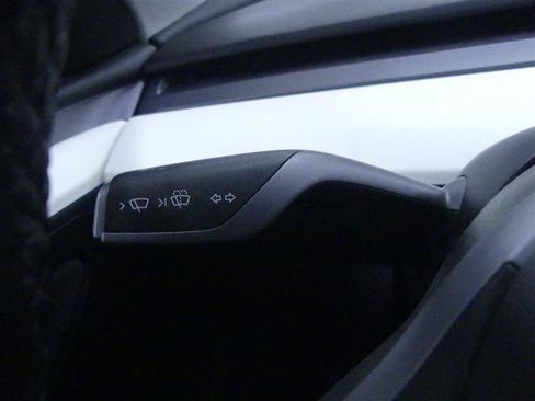Used 2023 Tesla Model Y AWD image 17