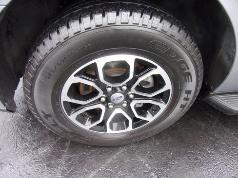 Used 2024 Ford Expedition XLT image 10