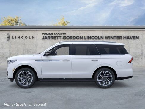 New 2026 Lincoln Navigator Premiere image 3