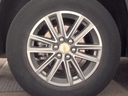 Certified 2023 Chevrolet Traverse LT image 9