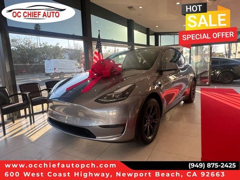 Used 2024 Tesla Model Y Long Range AWD/4WD image 1