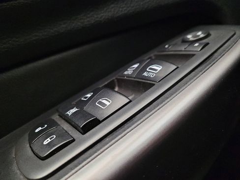 Used 2021 Jeep Cherokee Latitude FWD image 27