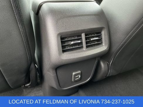 Used 2019 Chevrolet Equinox LT w/ Driver Convenience Package FWD image 20