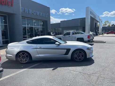 Used 2018 Ford Mustang Premium image 4