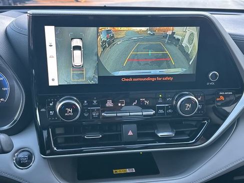 Used 2023 Toyota Highlander Platinum image 24