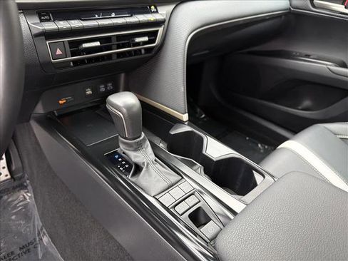 Used 2025 Toyota Camry SE image 21