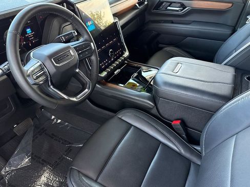 Used 2025 GMC Yukon XL Denali RWD image 5