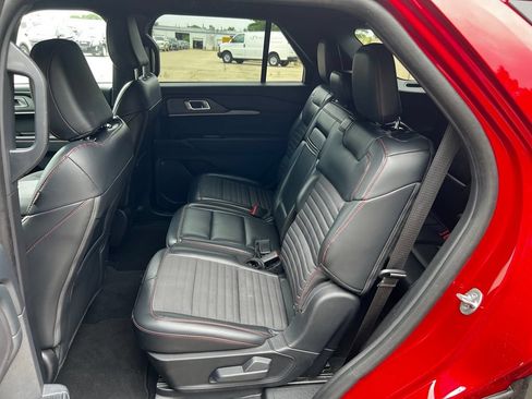 Used 2025 Ford Explorer ST-Line w/ ST-Line Street Pack AWD/4WD image 29