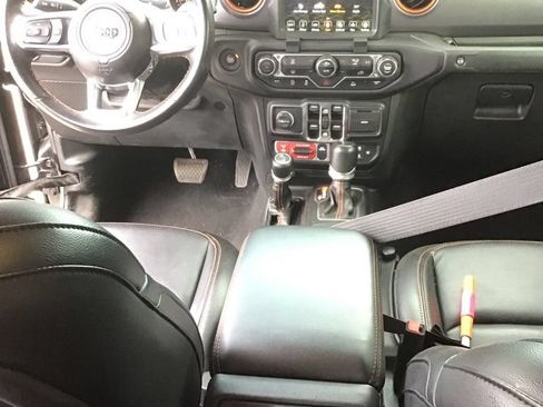 Used 2023 Jeep Gladiator Mojave AWD/4WD image 8