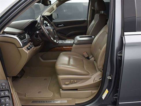 Used 2020 Chevrolet Suburban Premier w/ Premier 6.2L Value Package image 9