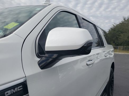 Used 2023 GMC Yukon XL Denali image 4