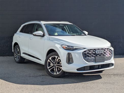 Certified 2025 Audi Q5 Premium Plus w/ Premium Plus AWD/4WD image 3