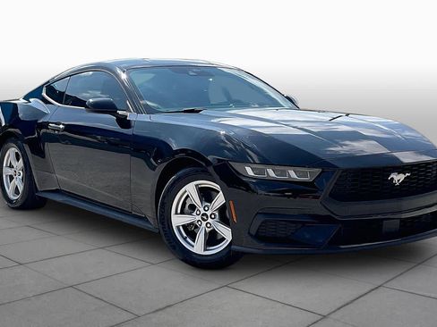 Used 2024 Ford Mustang Coupe RWD image 3