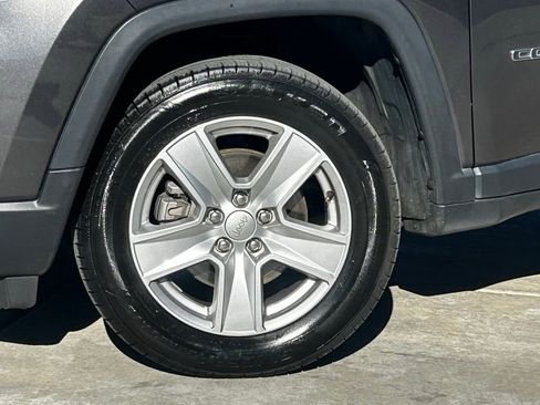 Used 2022 Jeep Compass Latitude image 4