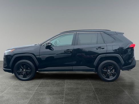 Used 2022 Toyota RAV4 XLE AWD/4WD image 5