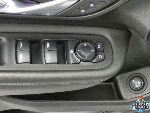 Used 2024 GMC Terrain SLT AWD/4WD image 14