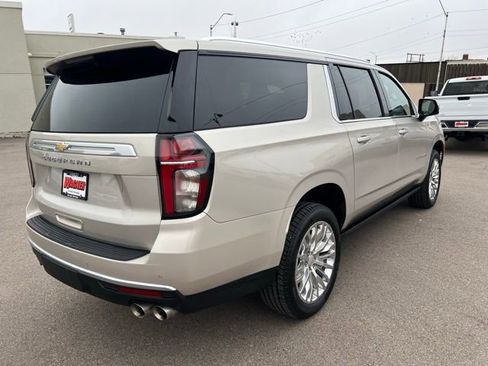 Used 2024 Chevrolet Suburban High Country image 7