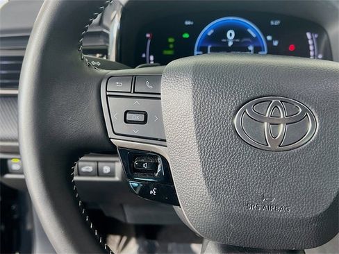 Used 2025 Toyota Camry SE image 16