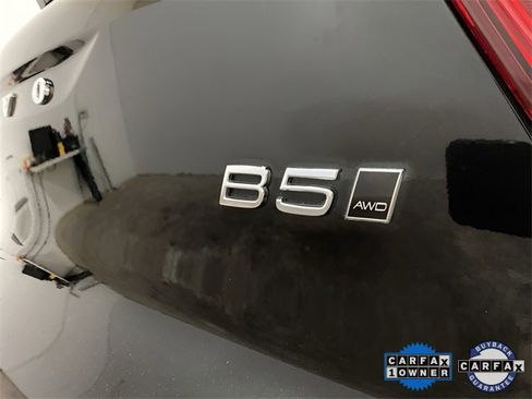 Used 2025 Volvo XC40 B5 Plus image 98