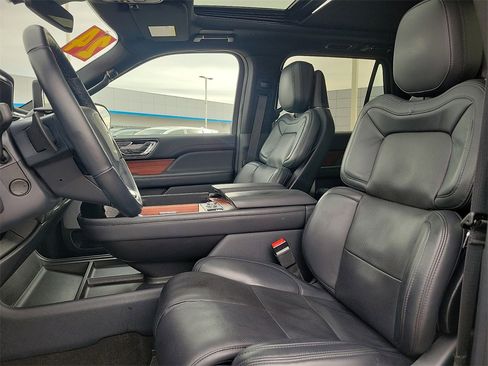 Used 2024 Lincoln Navigator Reserve image 19