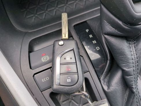 Used 2021 Toyota RAV4 LE FWD image 25
