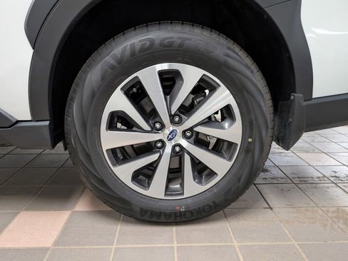 Used 2025 Subaru Outback Premium image 9