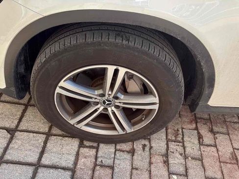 Used 2020 Mercedes-Benz GLC 300 4MATIC image 9