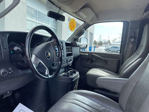 Used 2016 Chevrolet Express 3500 Extended image 12