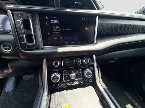Used 2023 GMC Yukon Denali AWD/4WD image 31
