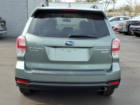 Used 2017 Subaru Forester 2.5i Premium w/ All-Weather Package image 4