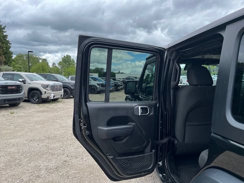 Used 2024 Jeep Wrangler Unlimited Sport AWD/4WD image 29