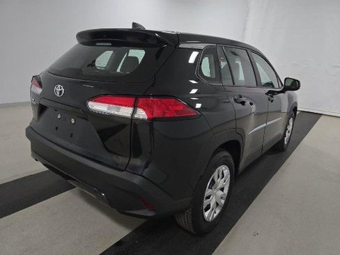 Used 2025 Toyota Corolla Cross L image 2