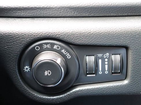 Used 2026 Chrysler Pacifica Limited FWD image 52