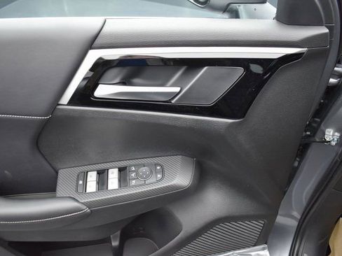 Used 2023 Mitsubishi Outlander SE image 24