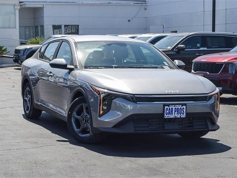 New 2025 Kia K4 LXS image 1