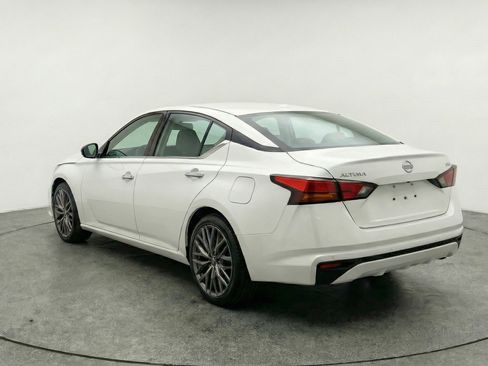 Used 2025 Nissan Altima 2.5 SV FWD image 6