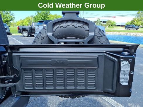 Used 2022 Jeep Wrangler Unlimited Rubicon w/ Cold Weather Group AWD/4WD image 19