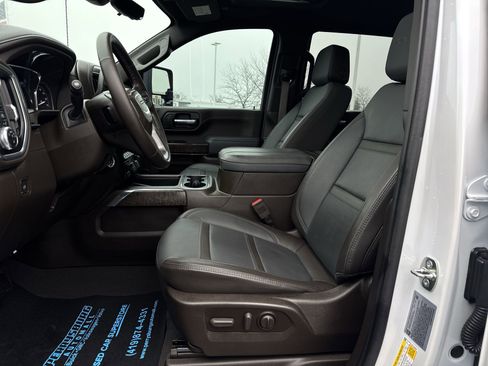 Used 2023 GMC Sierra 3500 Denali w/ Denali Ultimate Package image 20