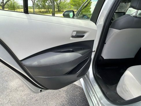 Used 2022 Toyota Corolla LE FWD image 38