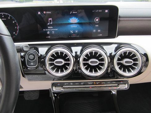 Used 2020 Mercedes-Benz CLA 250 image 30