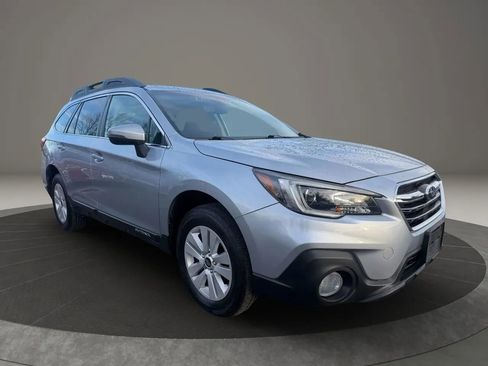 Used 2019 Subaru Outback 2.5i Premium image 3