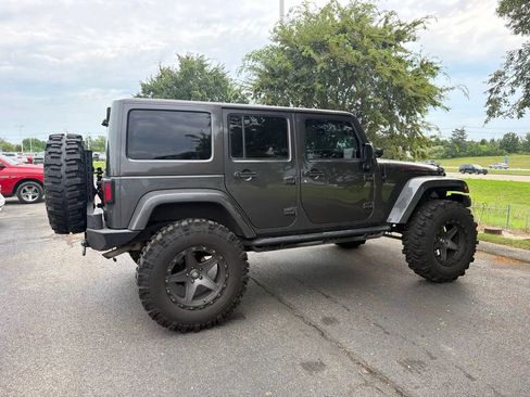 Used 2017 Jeep Wrangler Unlimited Rubicon w/ Cold Weather Group AWD/4WD image 10